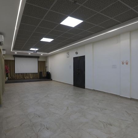 Hotel Ajinkya Palace Aurangabad  Exteriör bild
